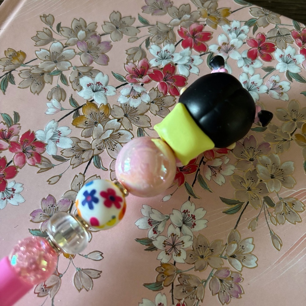 Disney Doorables: Monsters INC.: Boo sleepover handmade beaded pen - Picture 3 of 3